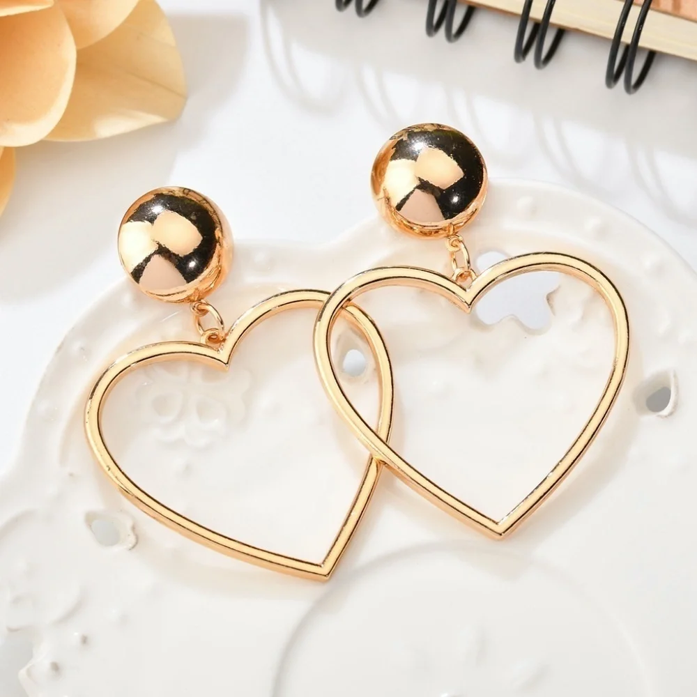 *DESDEMONA* Gold Hollow Heart Fashion Earrings
